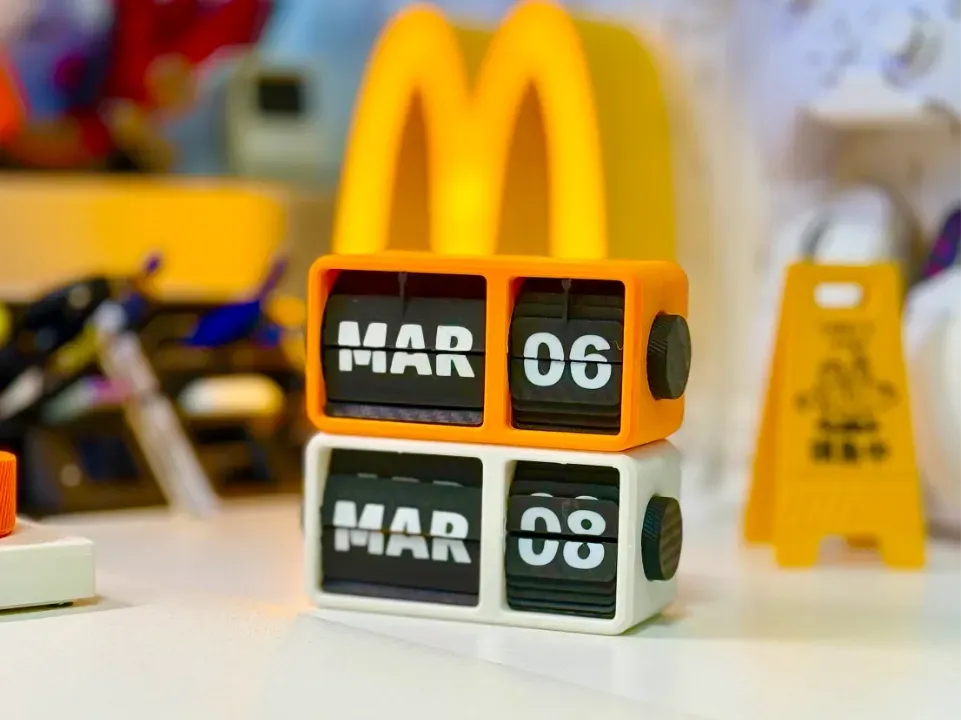 Retro Mechanical Flip Calendar